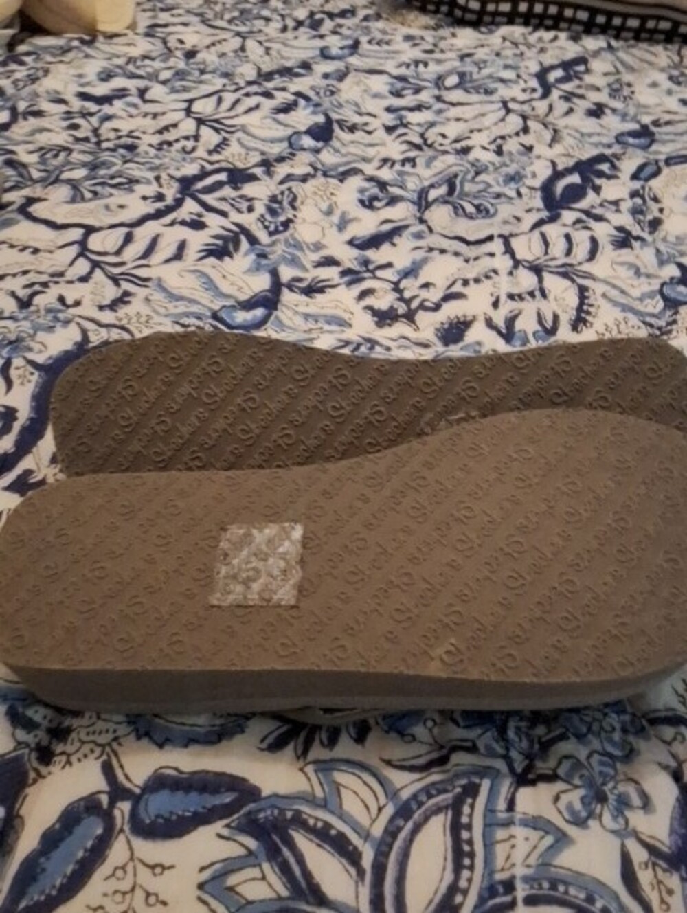 Skechers Taupe Yoga Foam Flip-Flops with Sparkling Straps - Picture 3 of 3